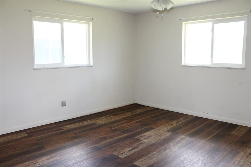 Active With Contract: $240,000 (2 beds, 2 baths, 1587 Square Feet)