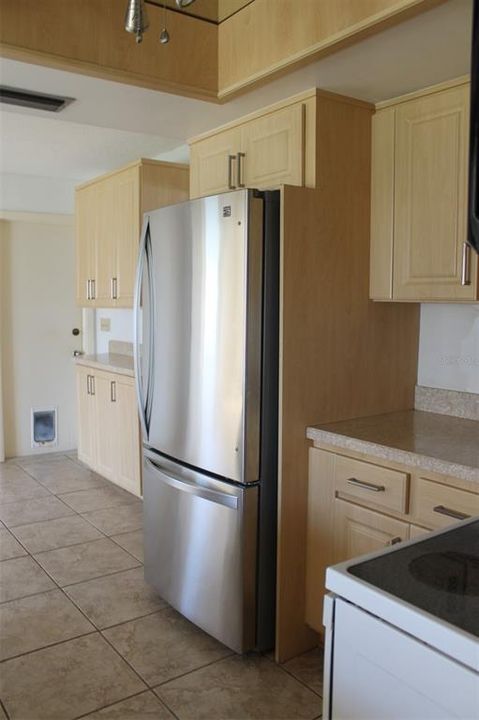 Active With Contract: $240,000 (2 beds, 2 baths, 1587 Square Feet)