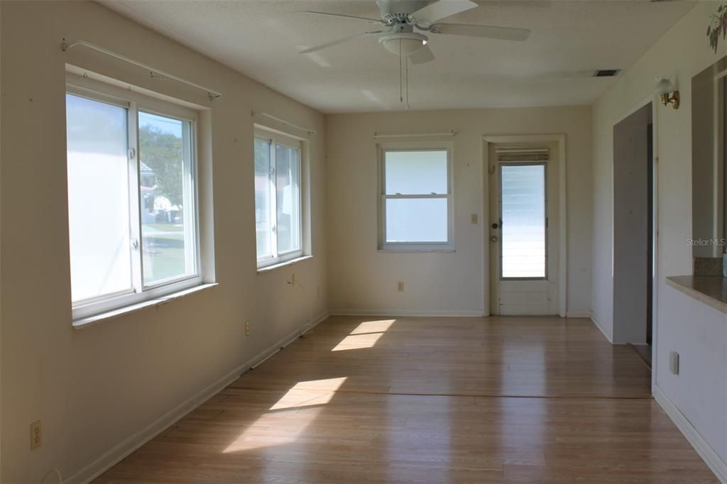 Active With Contract: $240,000 (2 beds, 2 baths, 1587 Square Feet)