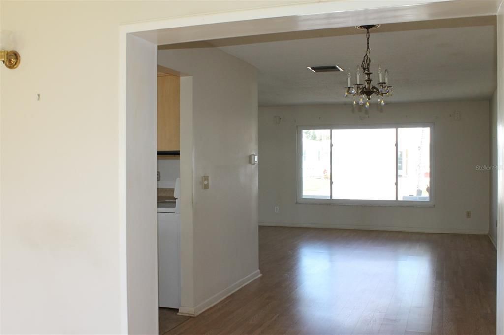 Active With Contract: $240,000 (2 beds, 2 baths, 1587 Square Feet)
