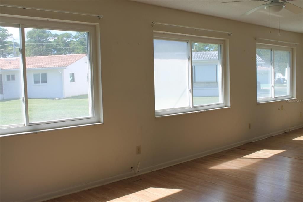Active With Contract: $240,000 (2 beds, 2 baths, 1587 Square Feet)