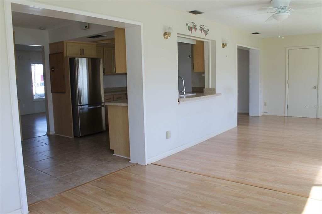 Active With Contract: $240,000 (2 beds, 2 baths, 1587 Square Feet)