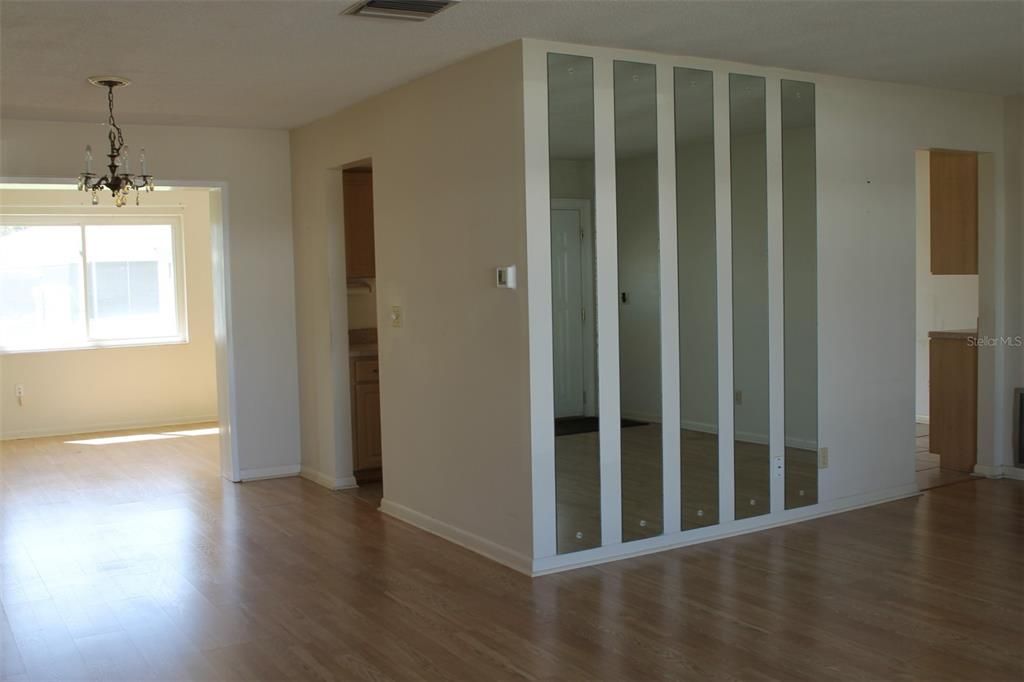 Active With Contract: $240,000 (2 beds, 2 baths, 1587 Square Feet)