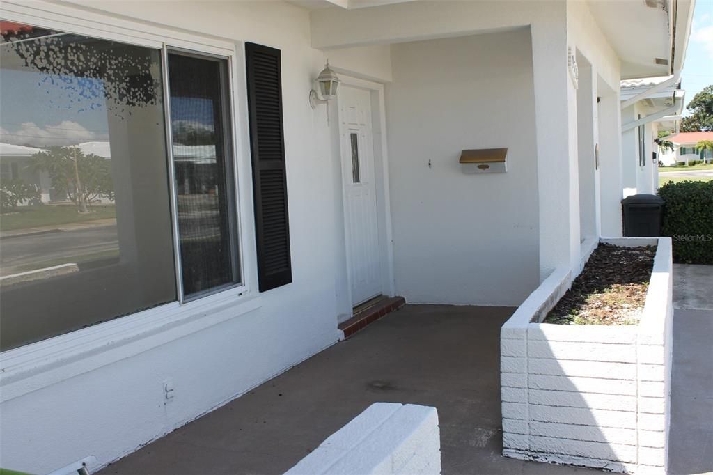 Active With Contract: $240,000 (2 beds, 2 baths, 1587 Square Feet)
