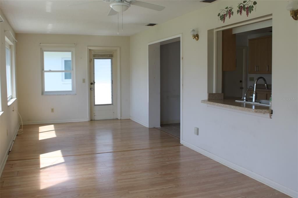 Active With Contract: $240,000 (2 beds, 2 baths, 1587 Square Feet)