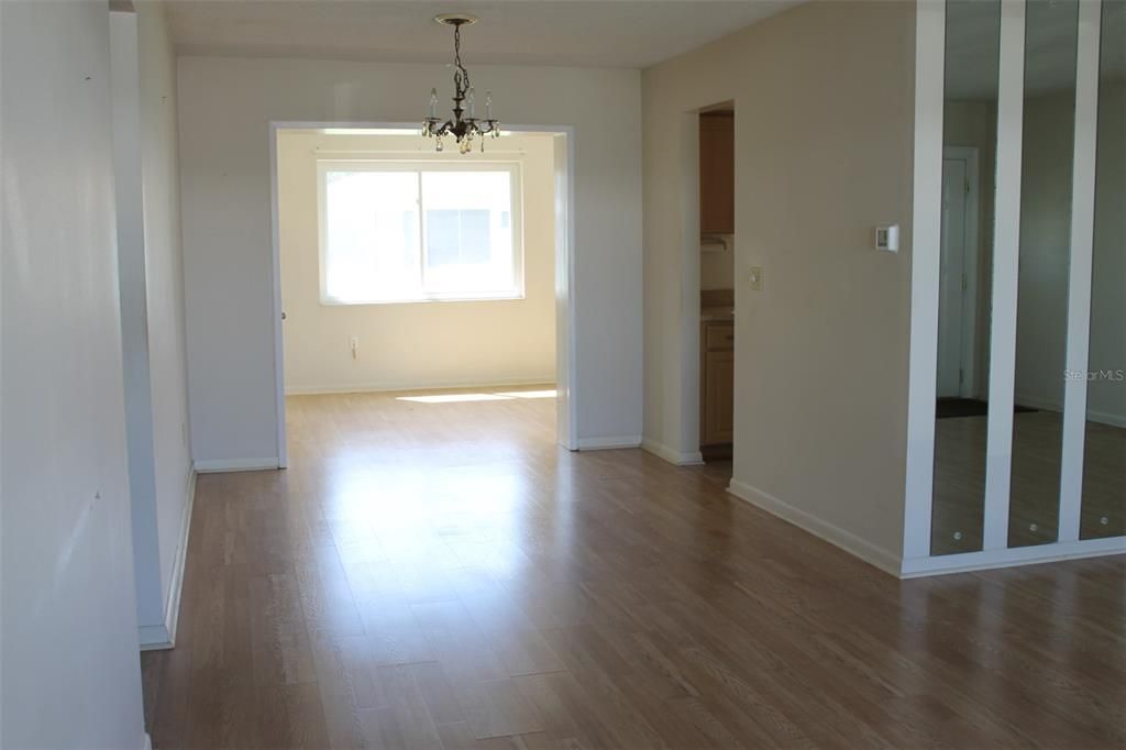 Active With Contract: $240,000 (2 beds, 2 baths, 1587 Square Feet)