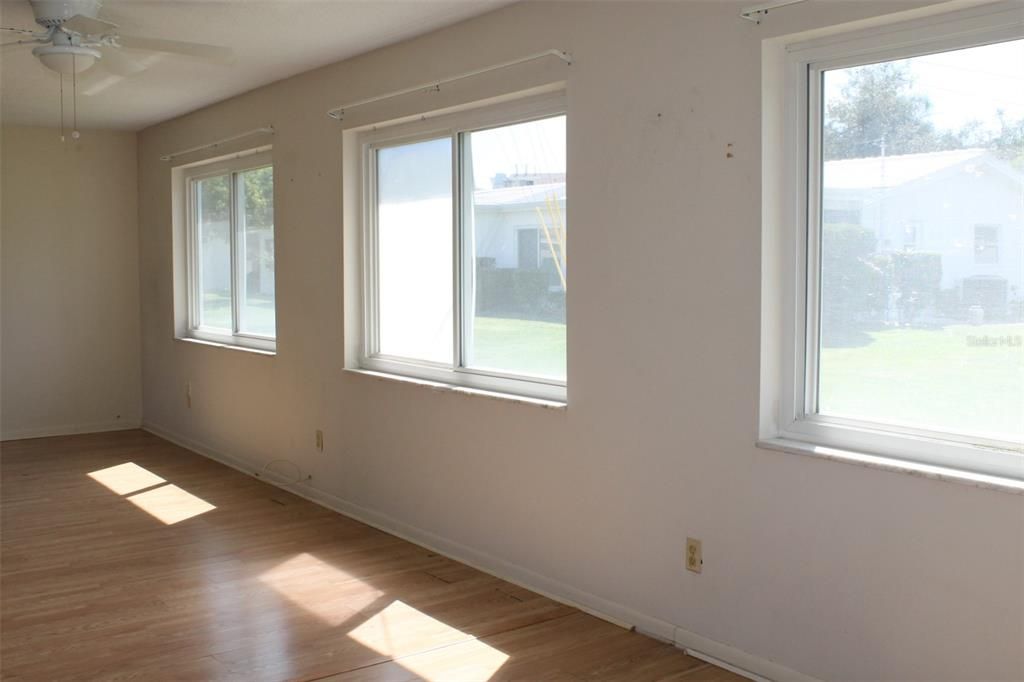 Active With Contract: $240,000 (2 beds, 2 baths, 1587 Square Feet)