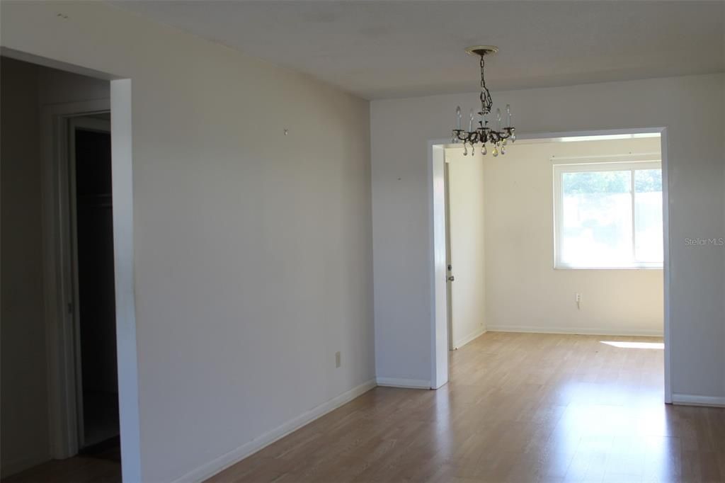 Active With Contract: $240,000 (2 beds, 2 baths, 1587 Square Feet)