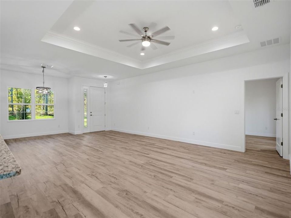 En Venta: $449,000 (3 camas, 2 baños, 1919 Pies cuadrados)