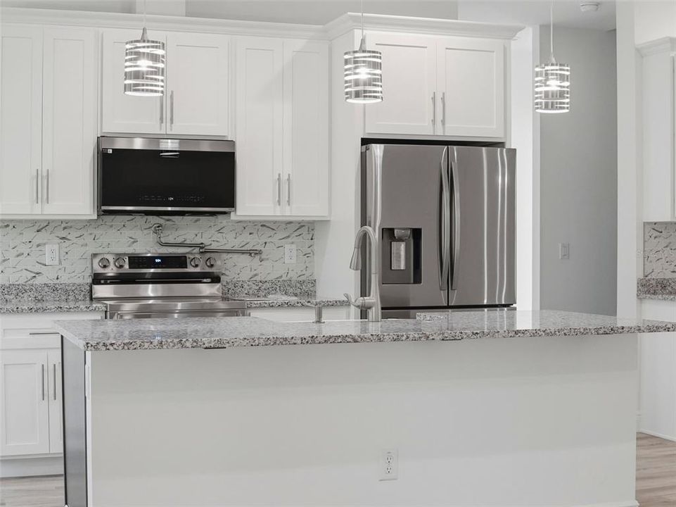 En Venta: $449,000 (3 camas, 2 baños, 1919 Pies cuadrados)