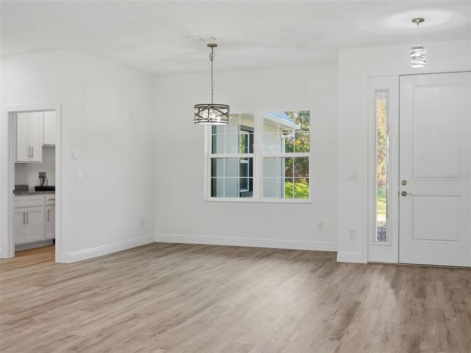 En Venta: $449,000 (3 camas, 2 baños, 1919 Pies cuadrados)