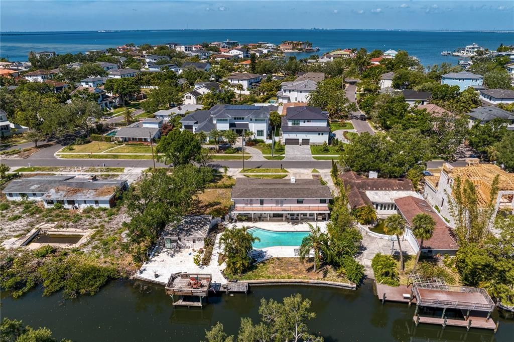 En Venta: $2,350,000 (0.42 acres)