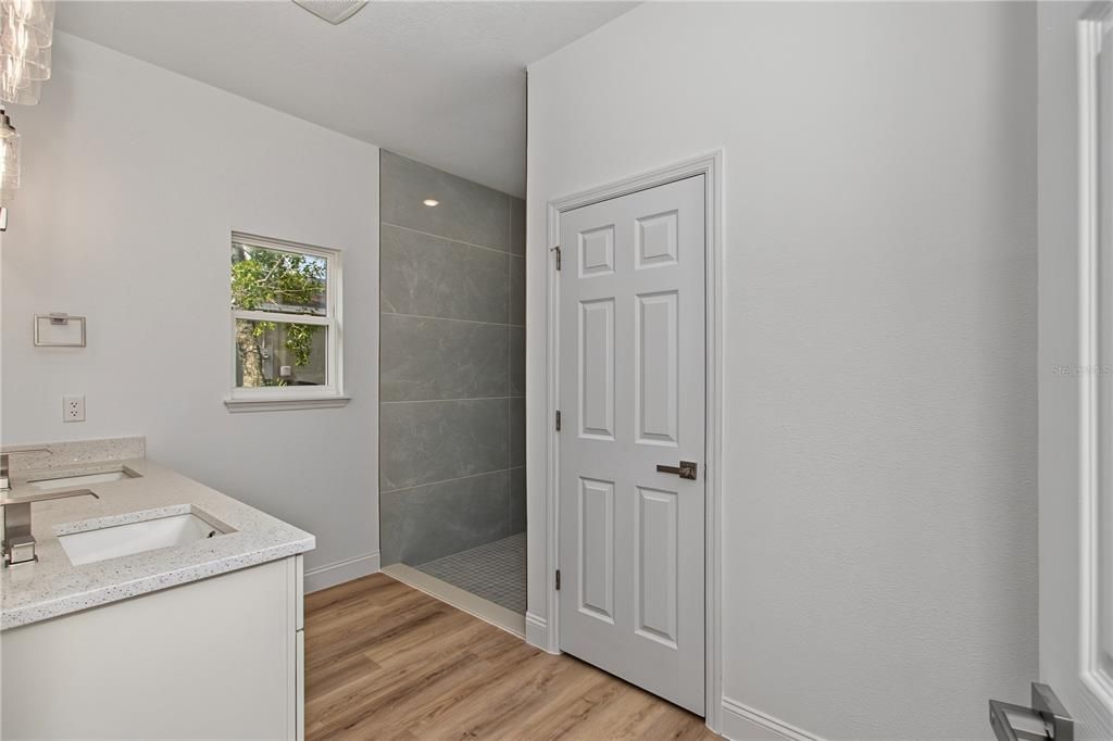 For Sale: $249,000 (3 beds, 2 baths, 1427 Square Feet)