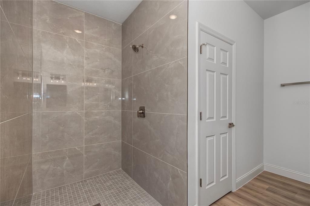 For Sale: $249,000 (3 beds, 2 baths, 1427 Square Feet)
