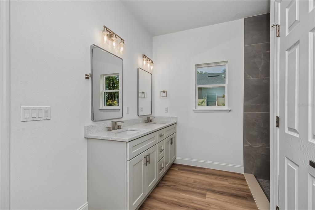 For Sale: $249,000 (3 beds, 2 baths, 1427 Square Feet)
