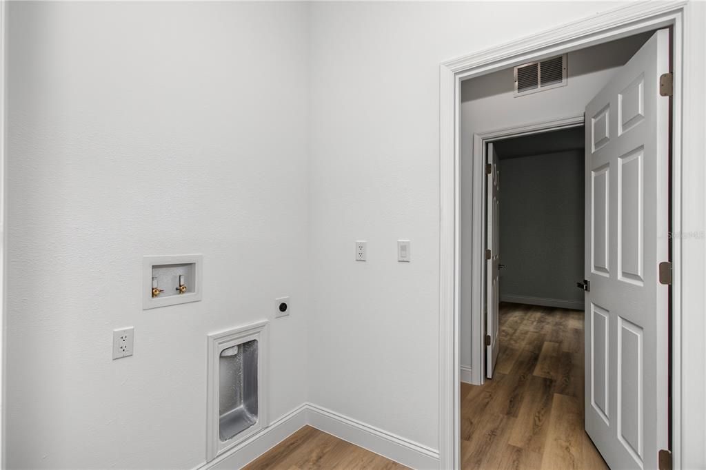 For Sale: $249,000 (3 beds, 2 baths, 1427 Square Feet)