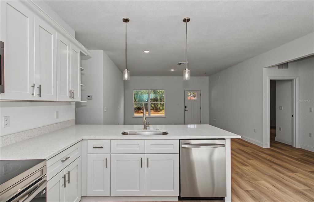 For Sale: $249,000 (3 beds, 2 baths, 1427 Square Feet)