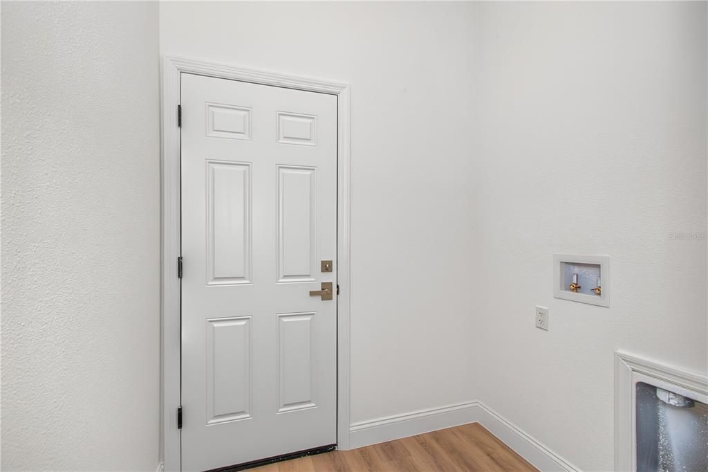 For Sale: $249,000 (3 beds, 2 baths, 1427 Square Feet)