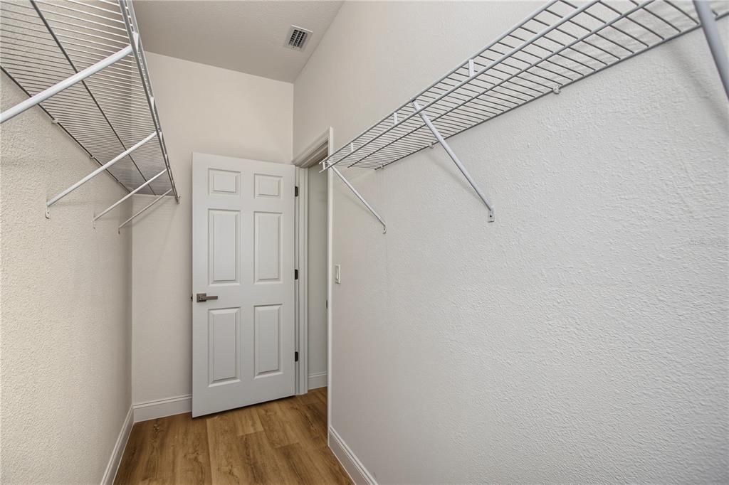 For Sale: $249,000 (3 beds, 2 baths, 1427 Square Feet)