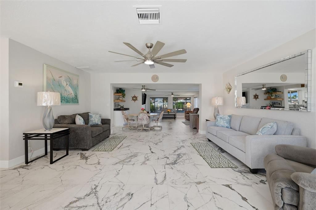 En Venta: $775,000 (2 camas, 2 baños, 1673 Pies cuadrados)