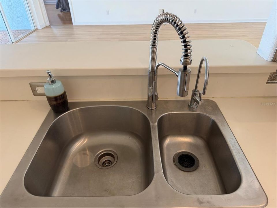 For Sale: $485,000 (3 beds, 2 baths, 1870 Square Feet)
