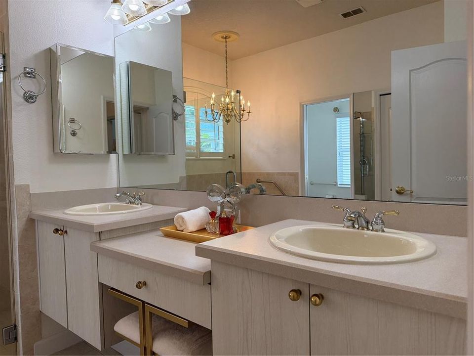 For Sale: $485,000 (3 beds, 2 baths, 1870 Square Feet)