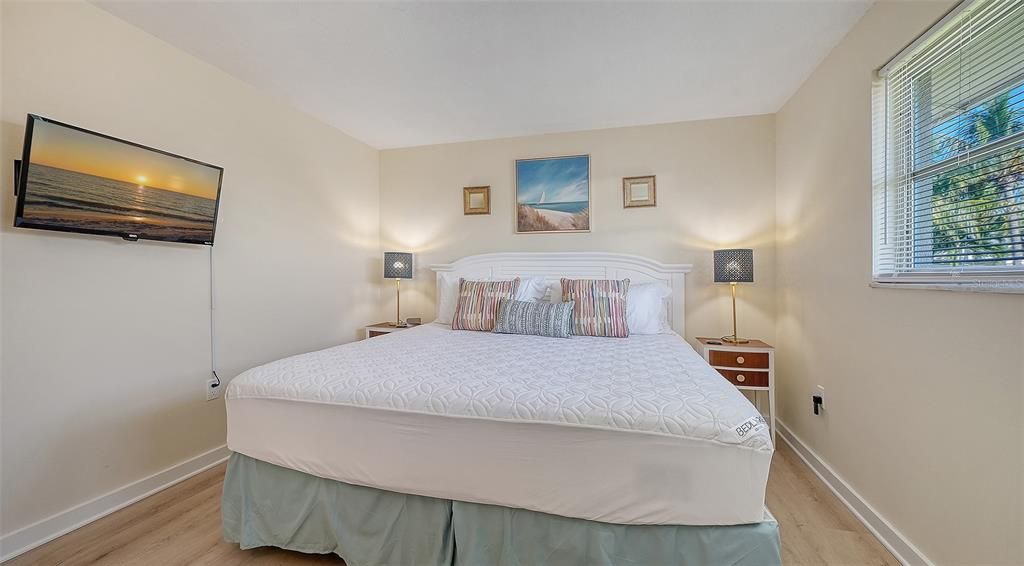 For Sale: $975,000 (2 beds, 0 baths, 1276 Square Feet)
