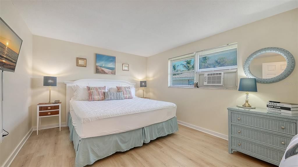 For Sale: $975,000 (2 beds, 0 baths, 1276 Square Feet)