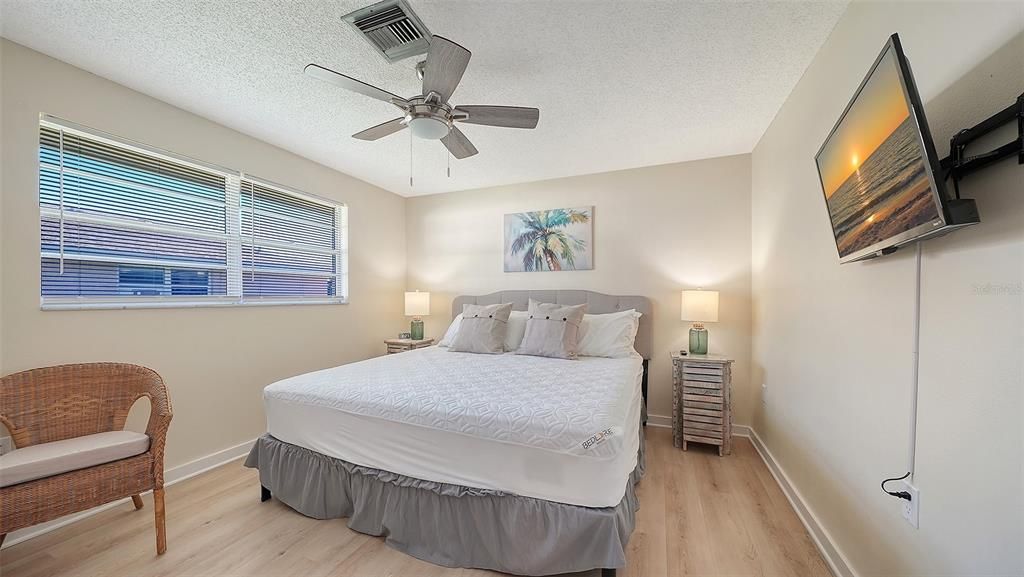 For Sale: $975,000 (2 beds, 0 baths, 1276 Square Feet)