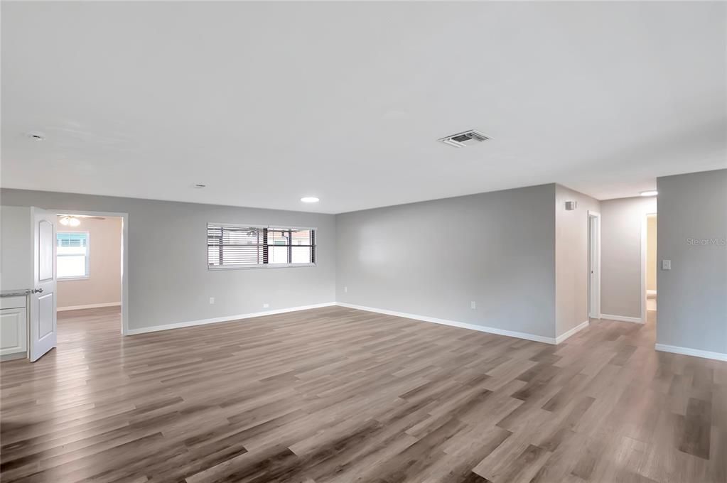 En Venta: $299,000 (3 camas, 2 baños, 1875 Pies cuadrados)
