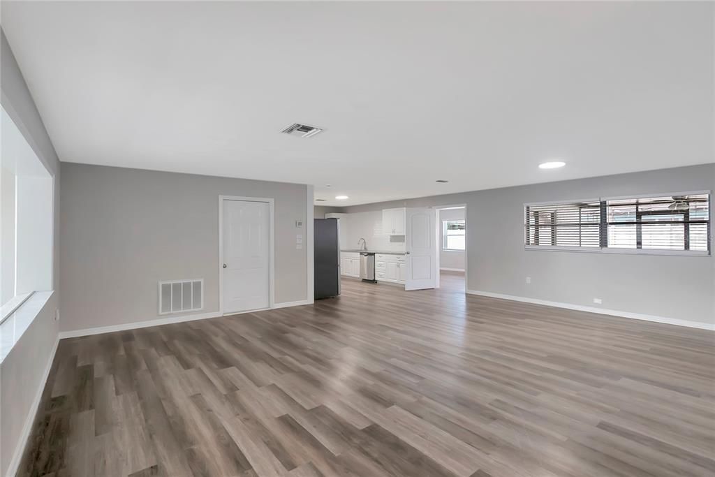 En Venta: $299,000 (3 camas, 2 baños, 1875 Pies cuadrados)