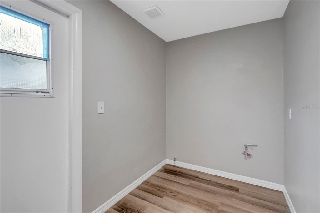 En Venta: $299,000 (3 camas, 2 baños, 1875 Pies cuadrados)