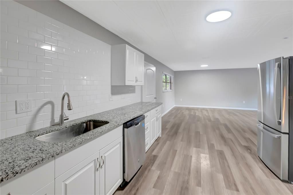 En Venta: $299,000 (3 camas, 2 baños, 1875 Pies cuadrados)