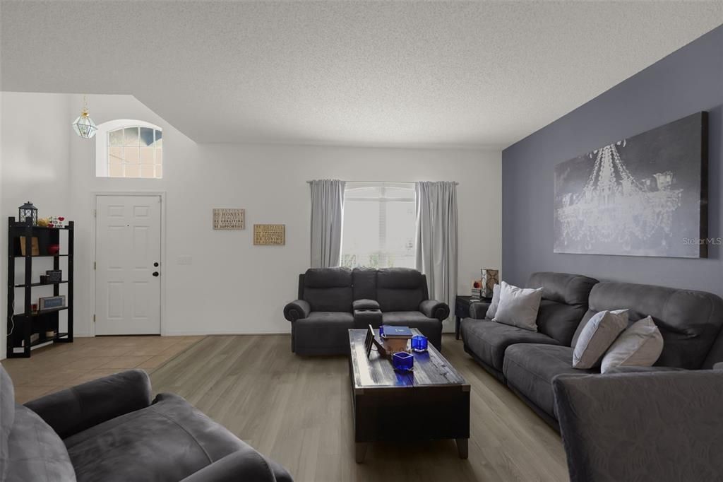 En Venta: $310,000 (3 camas, 2 baños, 1833 Pies cuadrados)