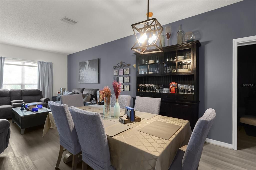 En Venta: $310,000 (3 camas, 2 baños, 1833 Pies cuadrados)
