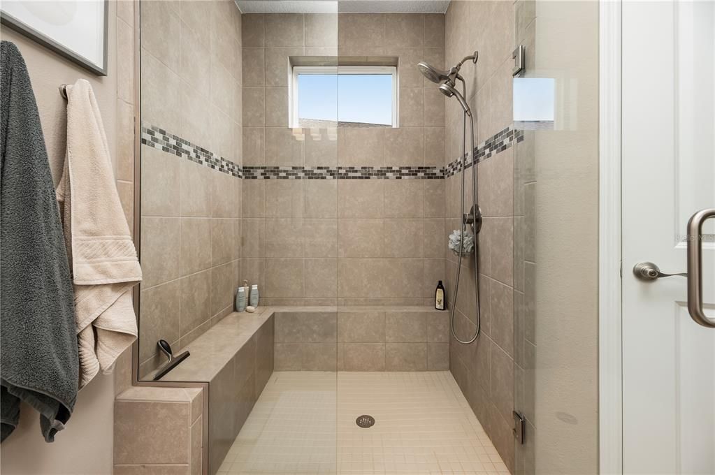 For Sale: $355,000 (2 beds, 2 baths, 1649 Square Feet)