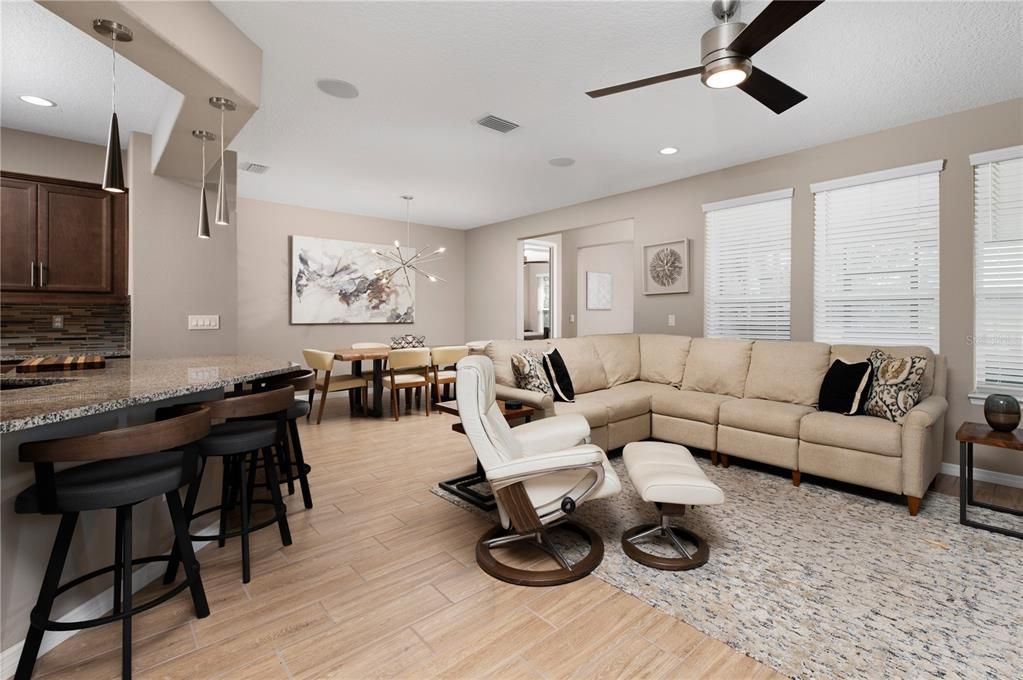 For Sale: $355,000 (2 beds, 2 baths, 1649 Square Feet)