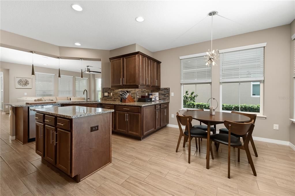 For Sale: $355,000 (2 beds, 2 baths, 1649 Square Feet)
