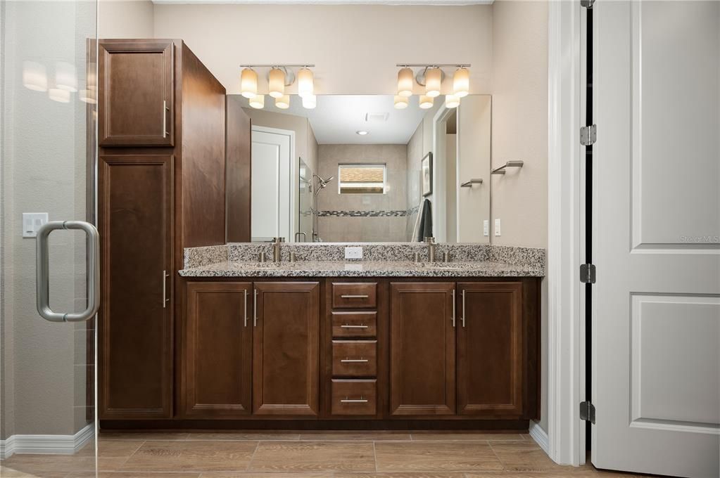 For Sale: $355,000 (2 beds, 2 baths, 1649 Square Feet)