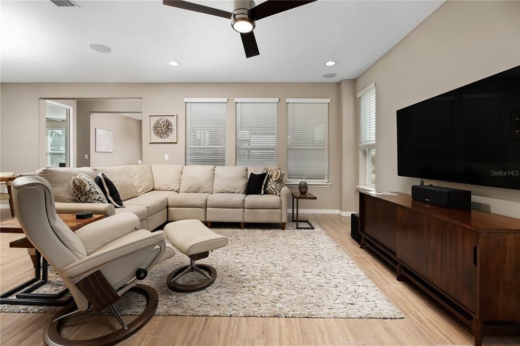 For Sale: $355,000 (2 beds, 2 baths, 1649 Square Feet)