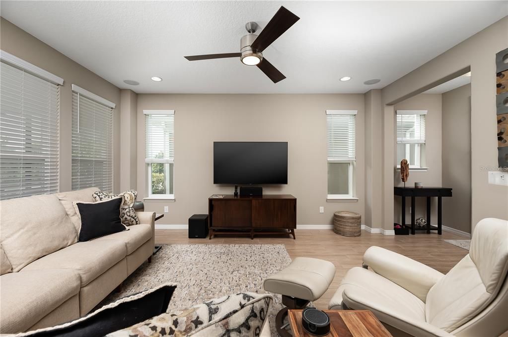 For Sale: $355,000 (2 beds, 2 baths, 1649 Square Feet)
