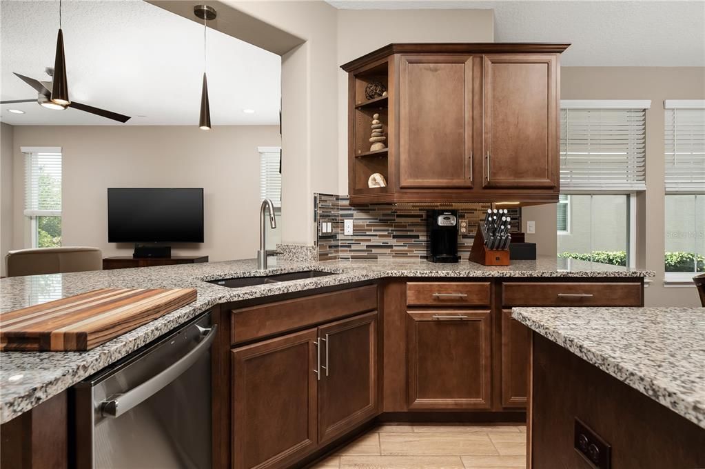 For Sale: $355,000 (2 beds, 2 baths, 1649 Square Feet)