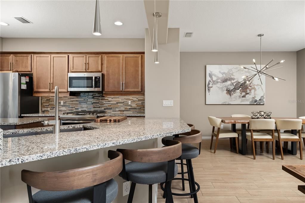 For Sale: $355,000 (2 beds, 2 baths, 1649 Square Feet)