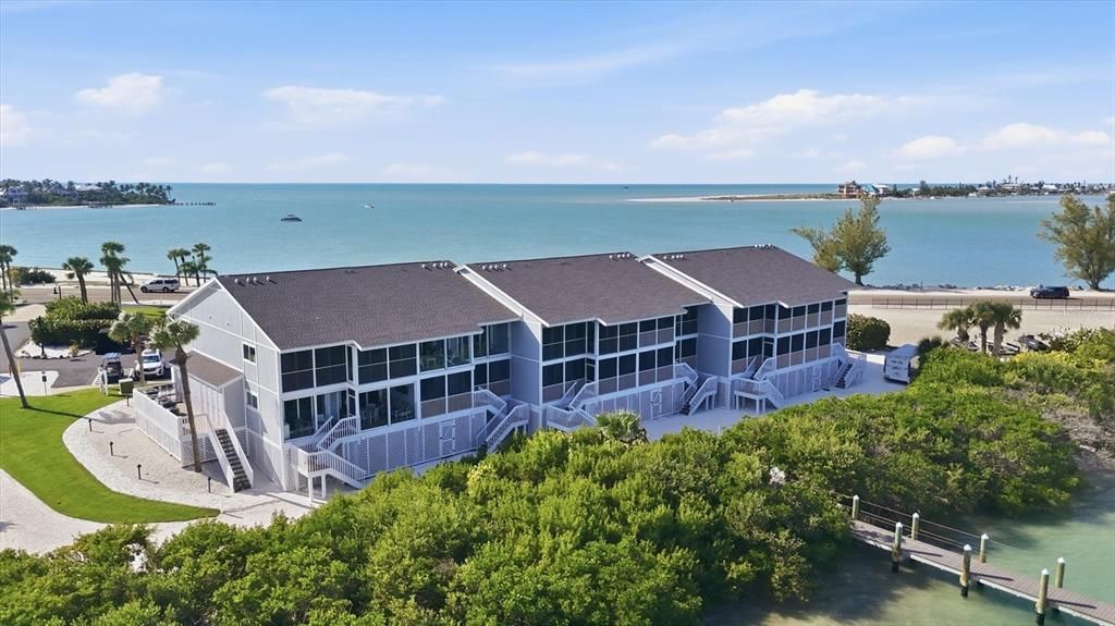 For Sale: $1,239,000 (2 beds, 2 baths, 1248 Square Feet)