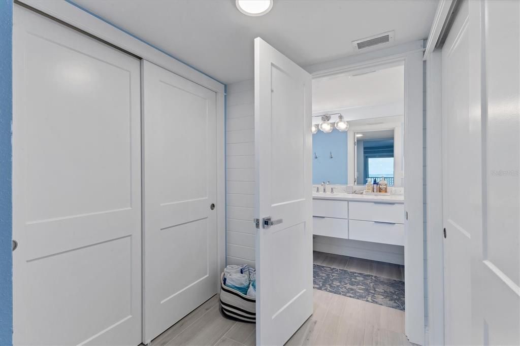 For Sale: $1,239,000 (2 beds, 2 baths, 1248 Square Feet)
