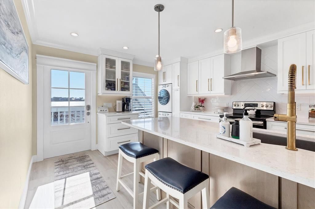 For Sale: $1,239,000 (2 beds, 2 baths, 1248 Square Feet)