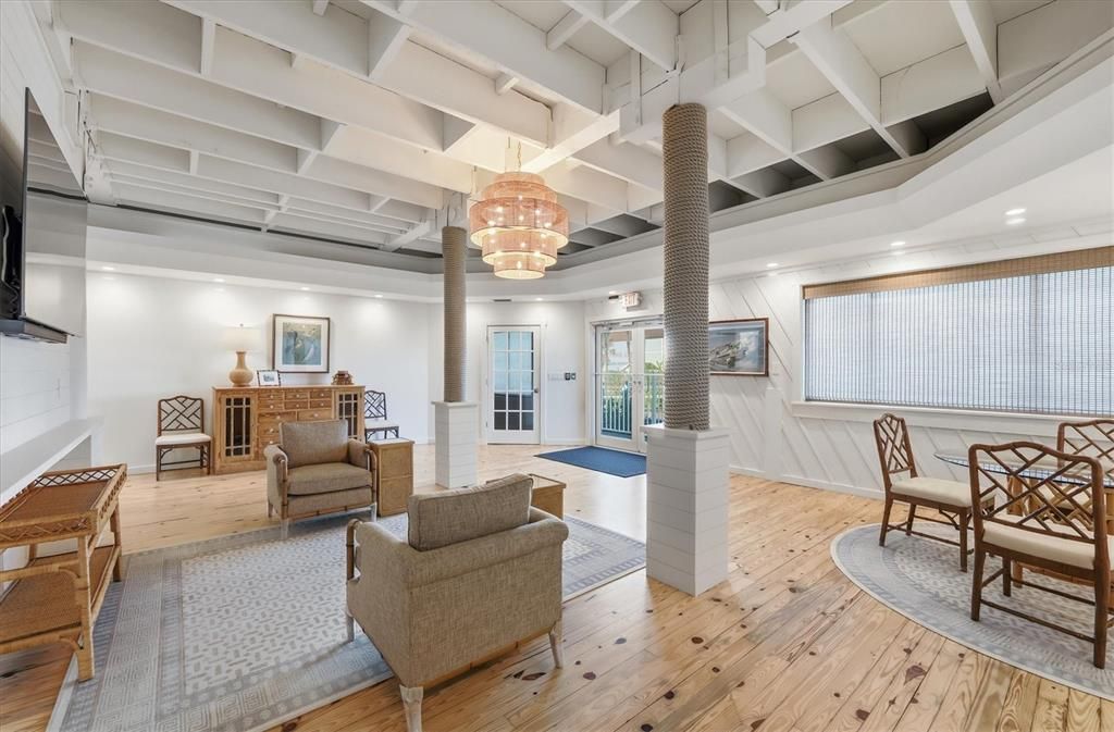 For Sale: $1,239,000 (2 beds, 2 baths, 1248 Square Feet)
