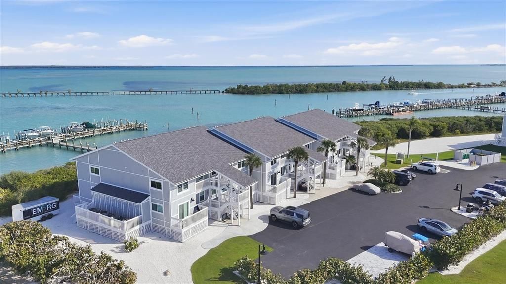For Sale: $1,239,000 (2 beds, 2 baths, 1248 Square Feet)