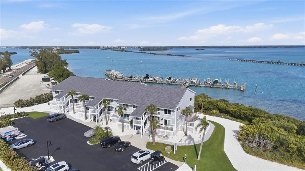 For Sale: $1,239,000 (2 beds, 2 baths, 1248 Square Feet)