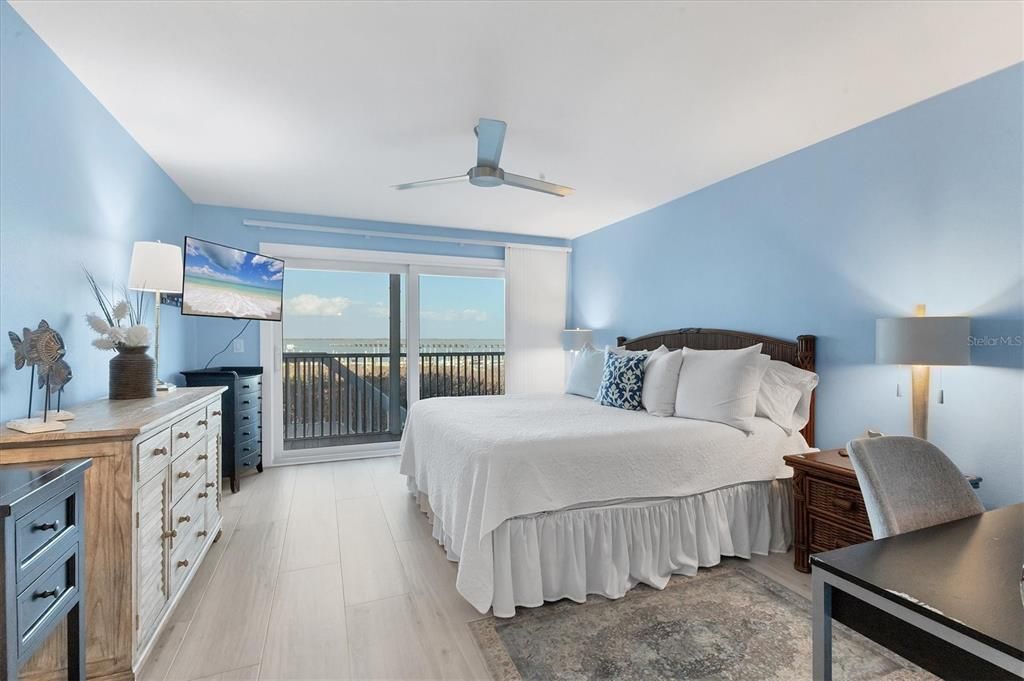For Sale: $1,239,000 (2 beds, 2 baths, 1248 Square Feet)